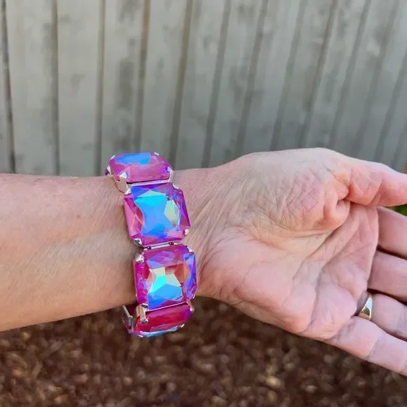 Handcrafted statement bracelet with large Swarovski crystals - Picture 5 of 10